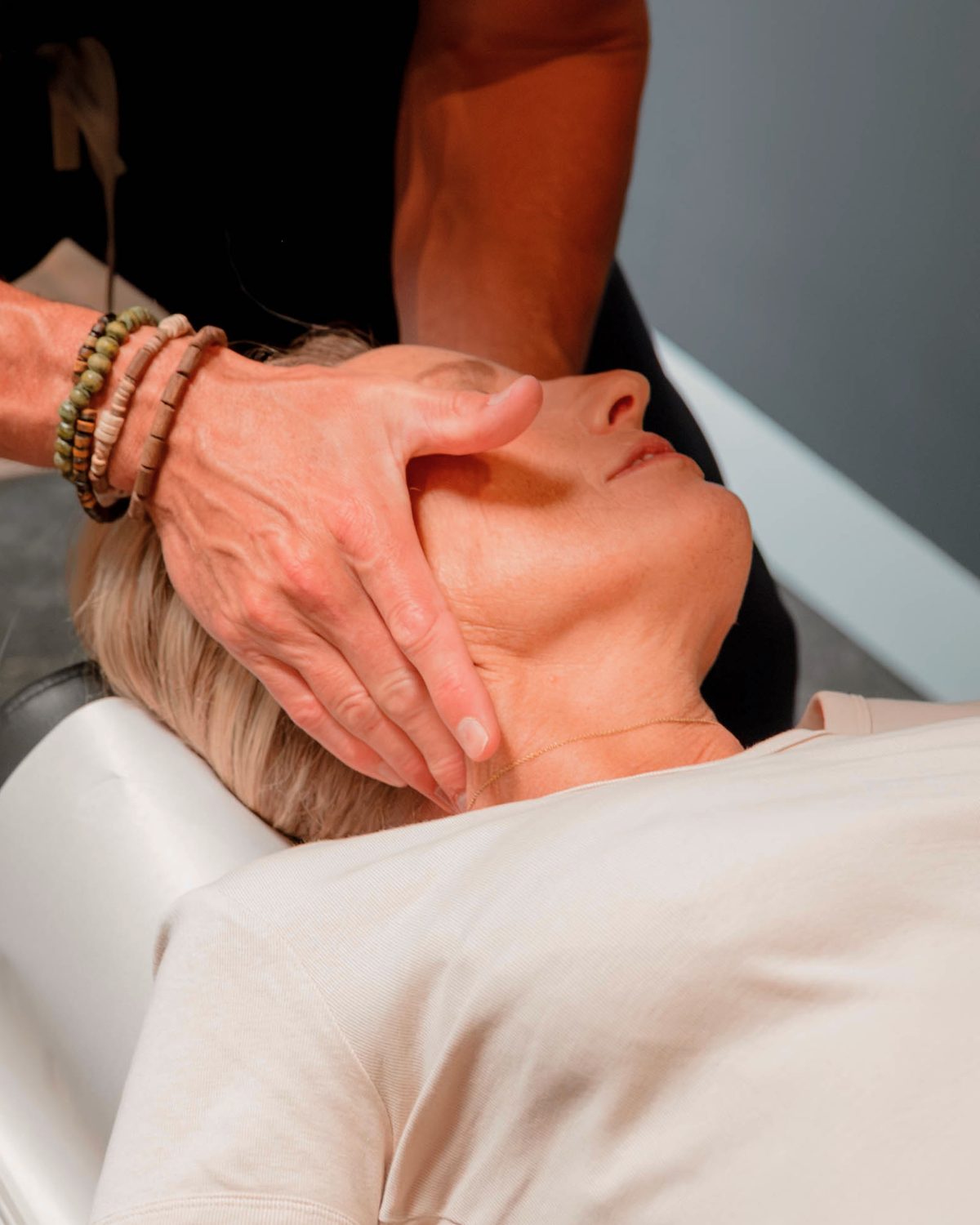 Neck and shoulder treatment at the Mornington clinic